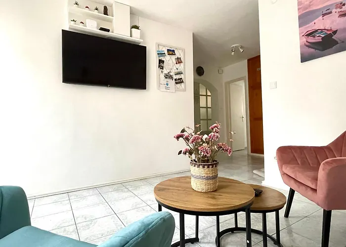Barat Vendeghaz - Cosy Guesthouse - Teljes Haz Privat Udvarral - 4 Szoba, 2 Fuerdo