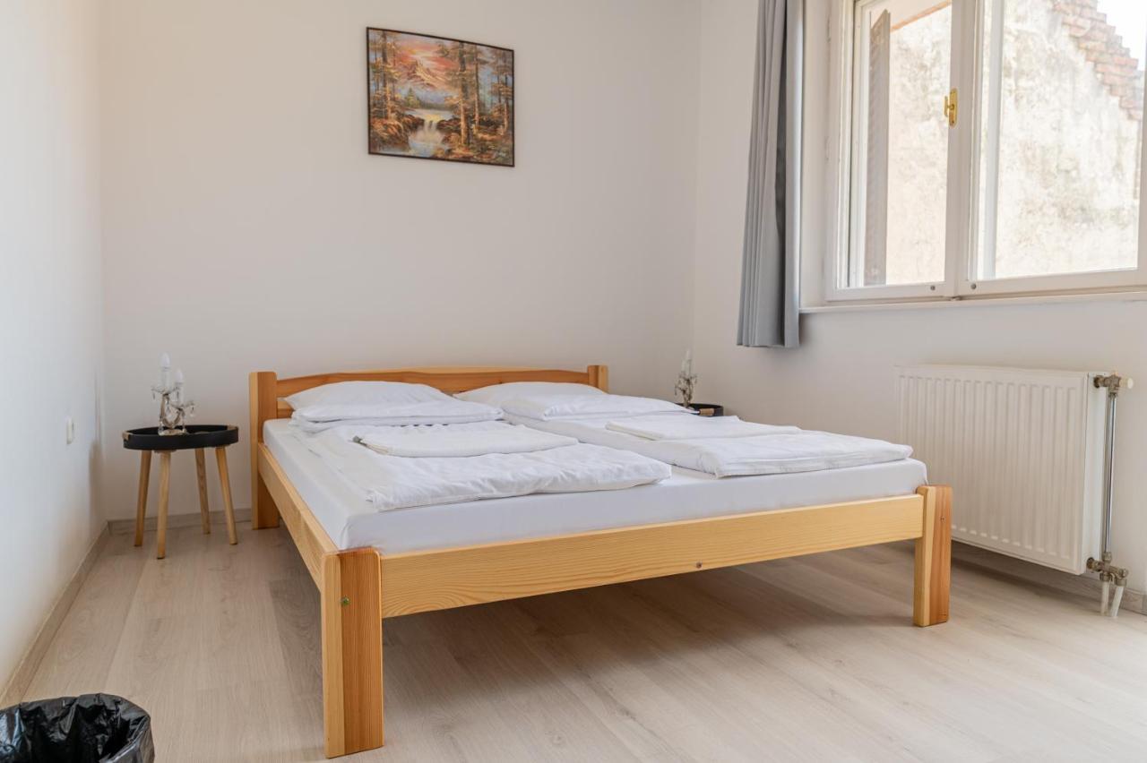 Barat Vendeghaz - Cosy - Teljes Haz Privat Udvarral - 4 Szoba, 2 Fuerdo