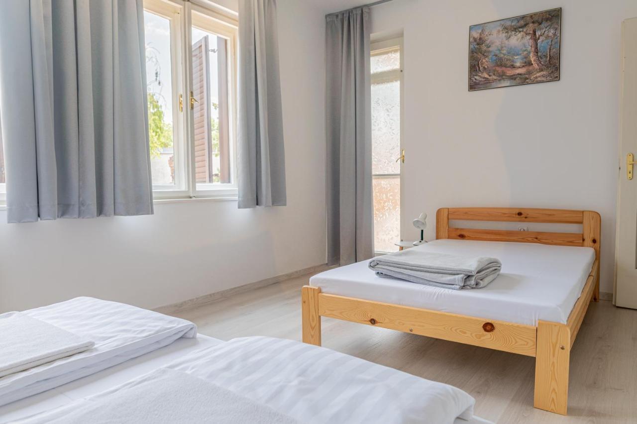 Barat Vendeghaz - Cosy - Teljes Haz Privat Udvarral - 4 Szoba, 2 Fuerdo Apartament