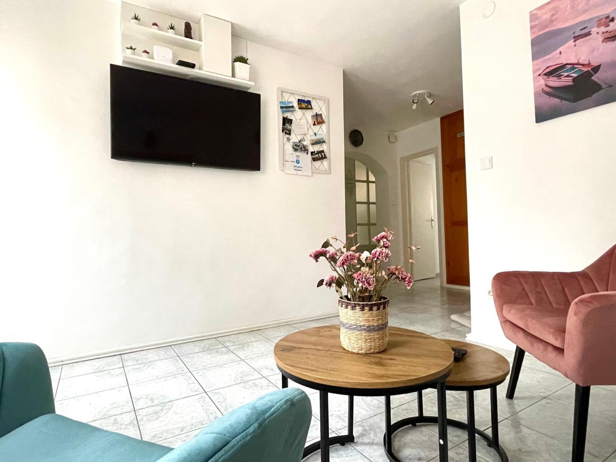 Barat Vendeghaz - Cosy - Teljes Haz Privat Udvarral - 4 Szoba, 2 Fuerdo Apartament Seghedin