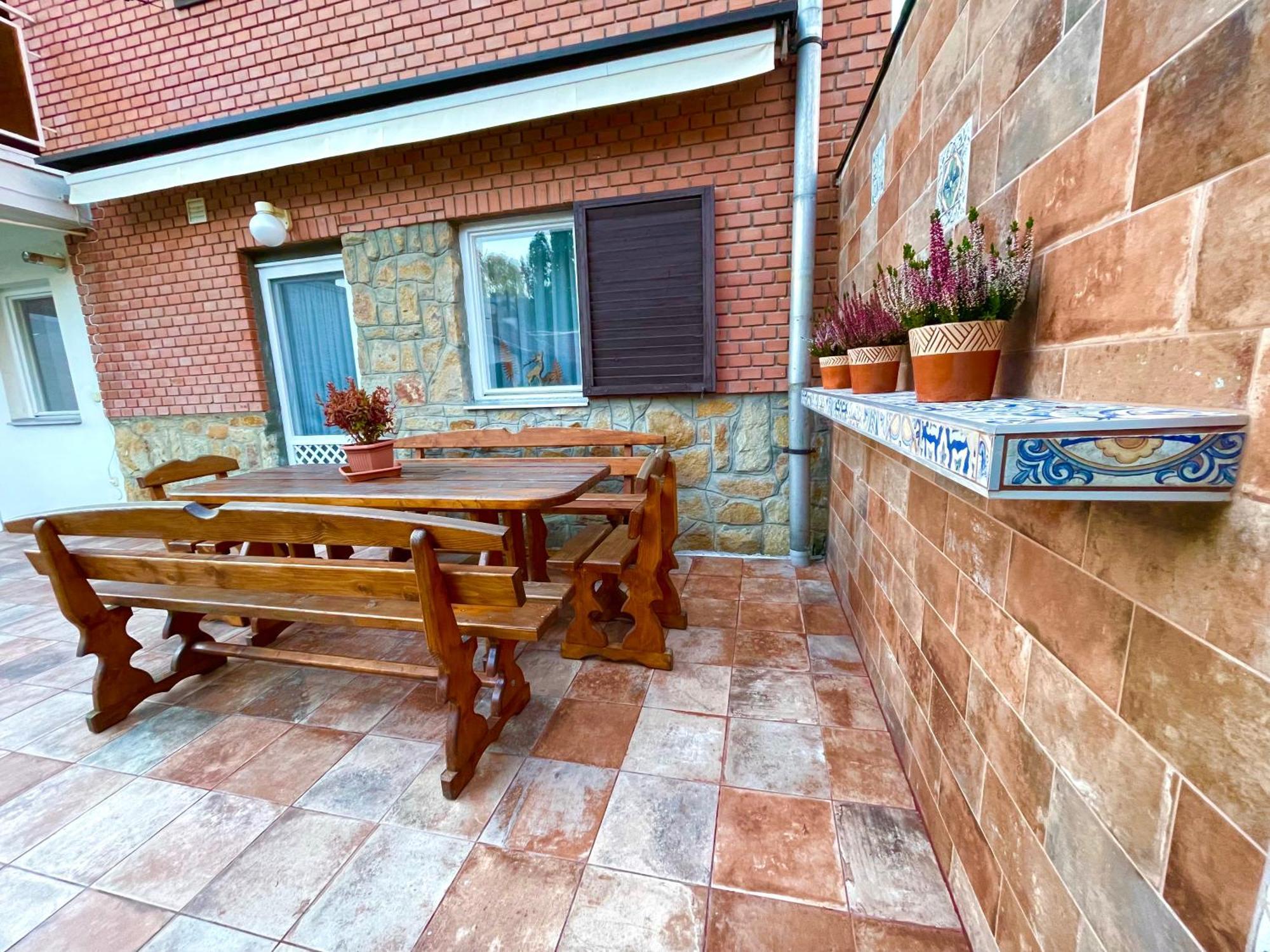Apartament Barat Vendeghaz - Cosy - Teljes Haz Privat Udvarral - 4 Szoba, 2 Fuerdo *