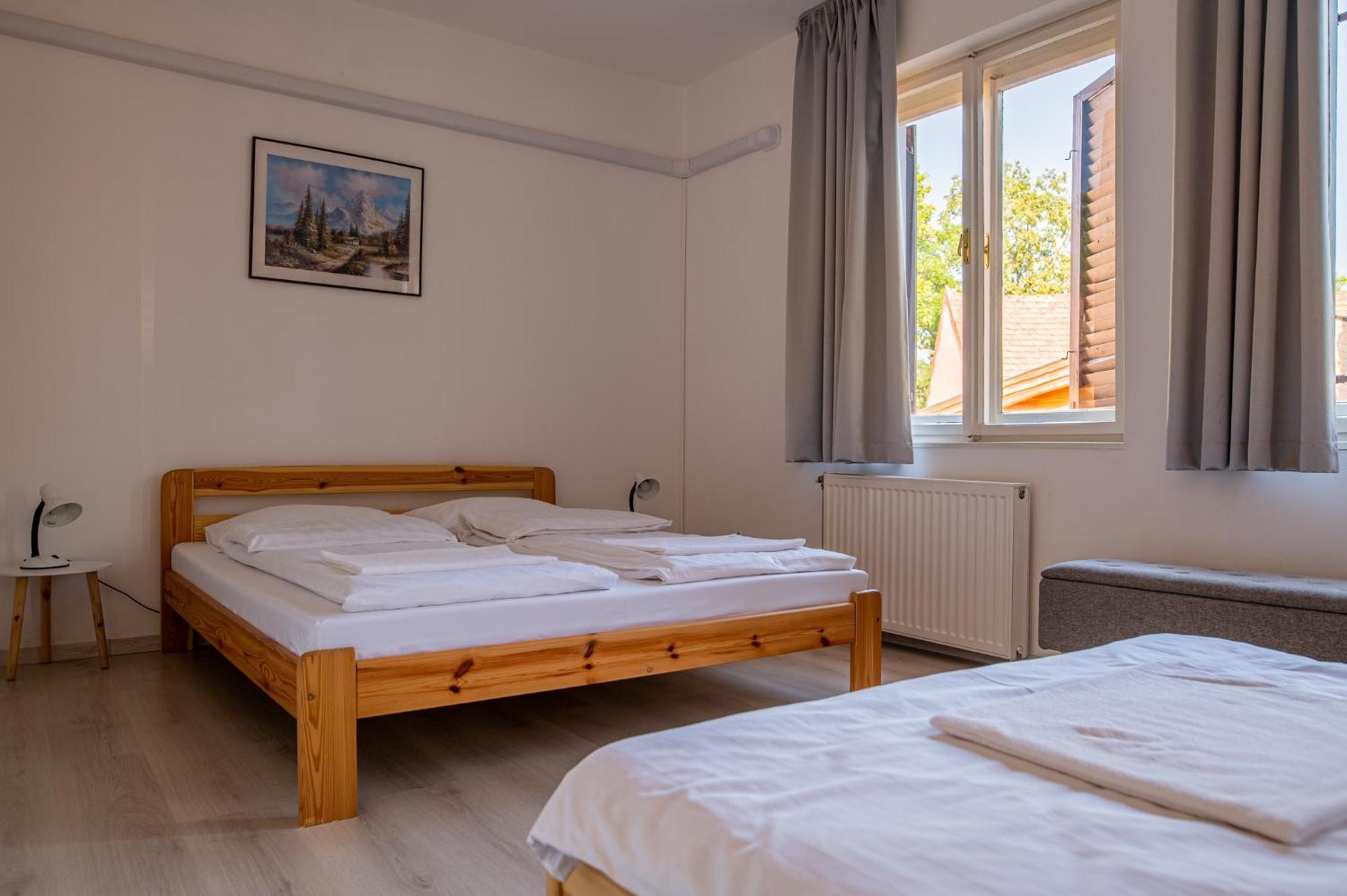 Apartament Barat Vendeghaz - Cosy - Teljes Haz Privat Udvarral - 4 Szoba, 2 Fuerdo Seghedin