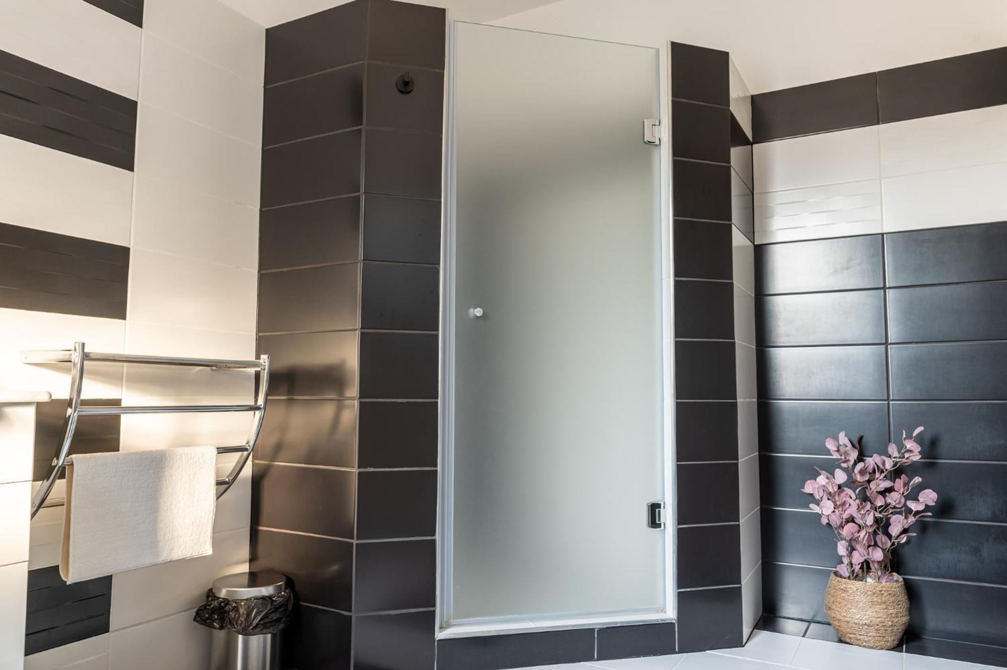 Barat Vendeghaz - Cosy - Teljes Haz Privat Udvarral - 4 Szoba, 2 Fuerdo