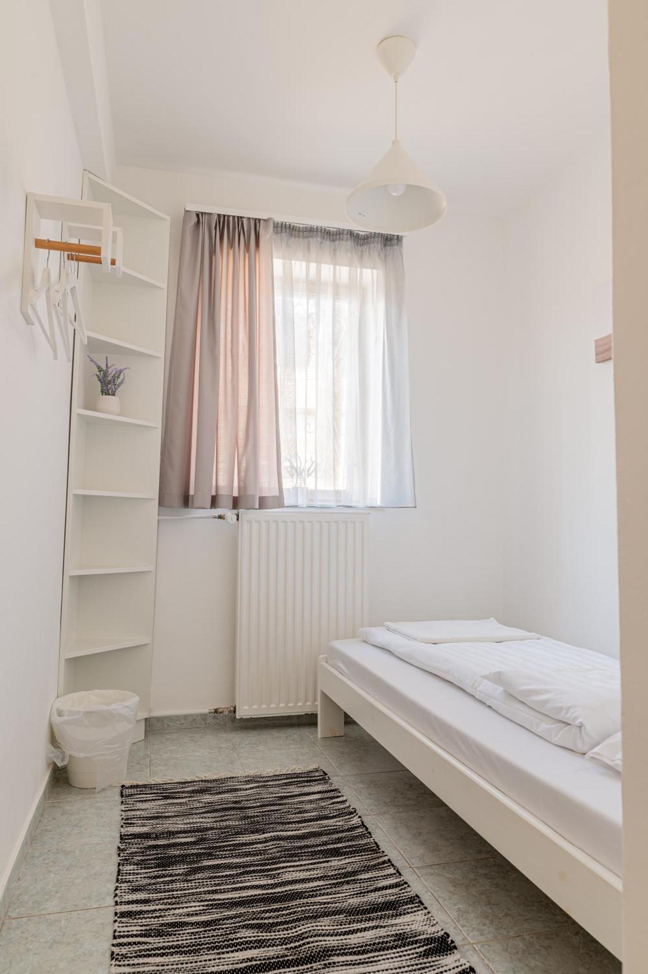 Barat Vendeghaz - Cosy - Teljes Haz Privat Udvarral - 4 Szoba, 2 Fuerdo Apartament