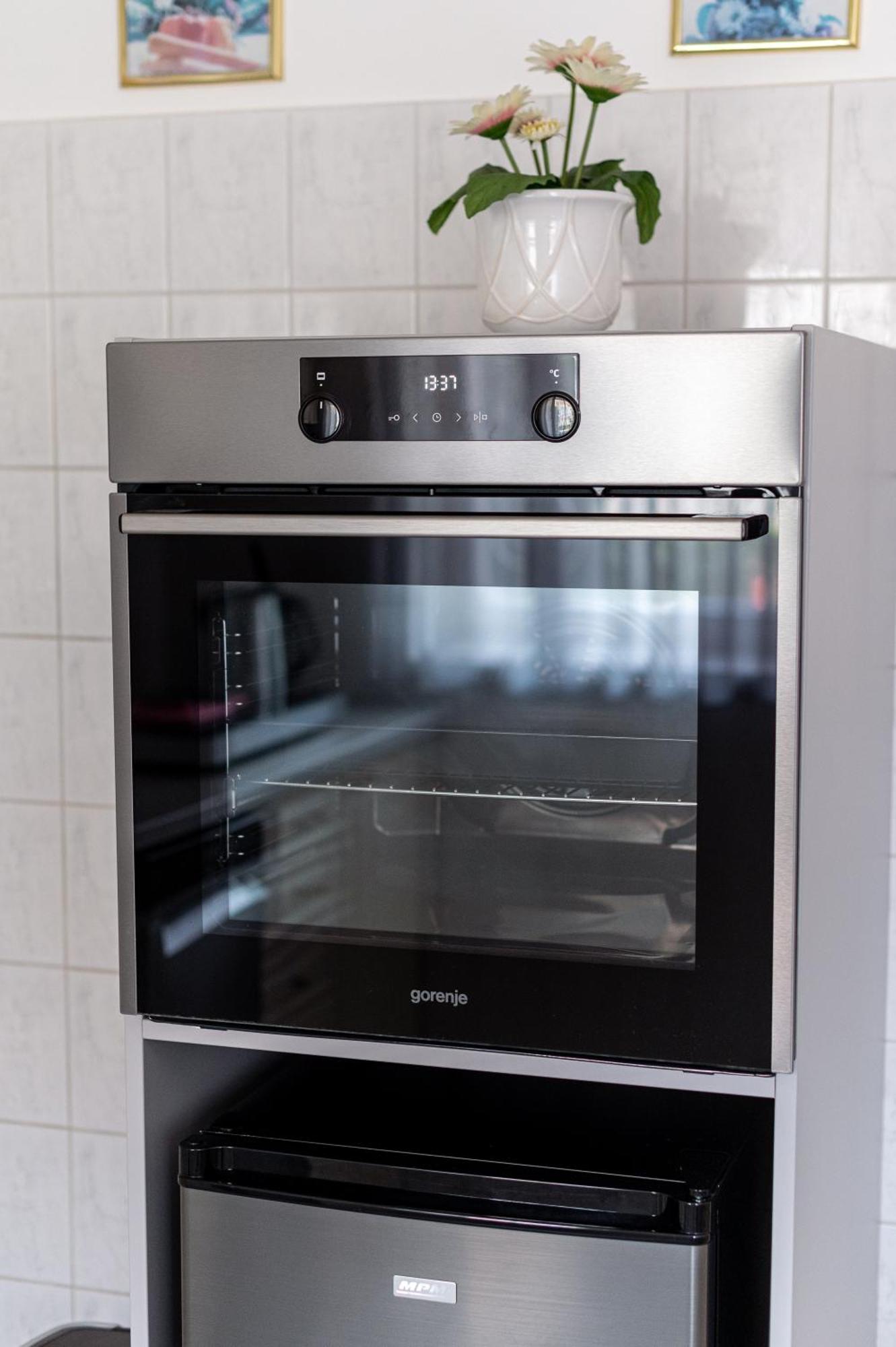 Apartament Barat Vendeghaz - Cosy - Teljes Haz Privat Udvarral - 4 Szoba, 2 Fuerdo Seghedin