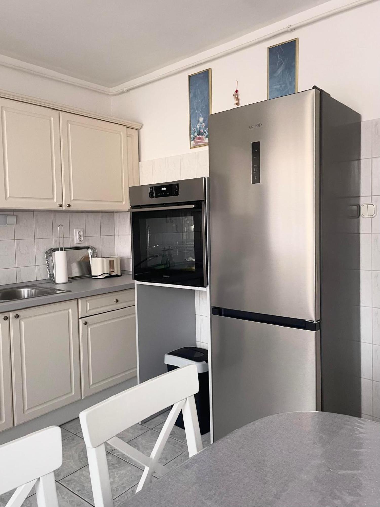 Barat Vendeghaz - Cosy - Teljes Haz Privat Udvarral - 4 Szoba, 2 Fuerdo Apartament