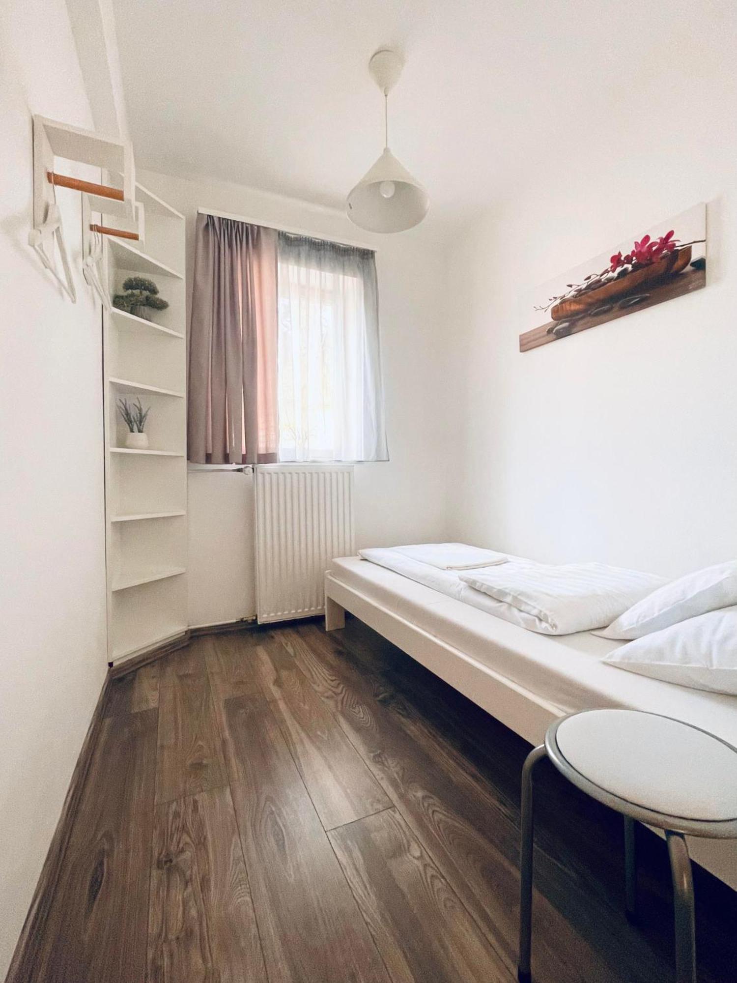 Barat Vendeghaz - Cosy - Teljes Haz Privat Udvarral - 4 Szoba, 2 Fuerdo Apartament *