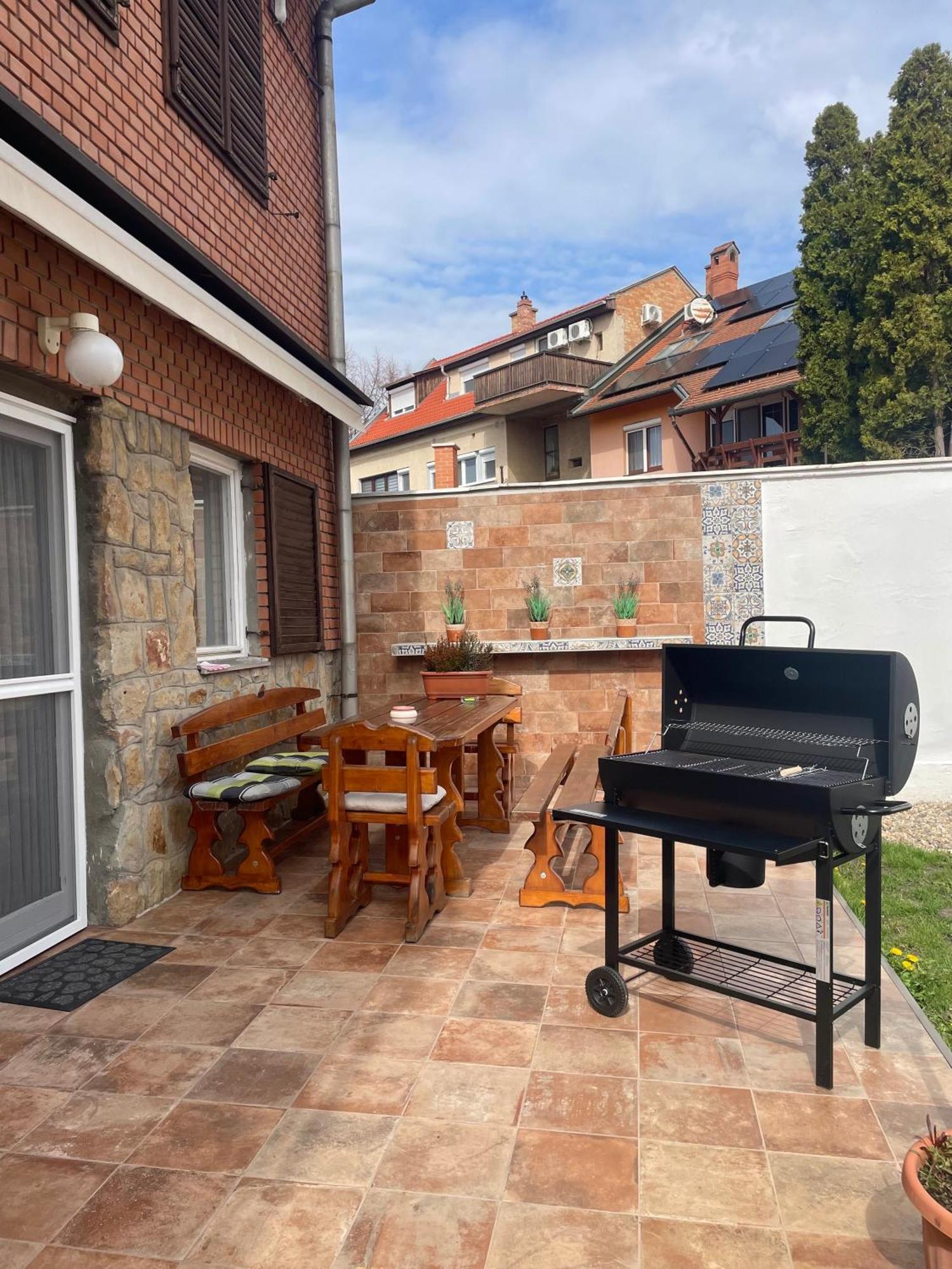 Barat Vendeghaz - Cosy - Teljes Haz Privat Udvarral - 4 Szoba, 2 Fuerdo * Seghedin